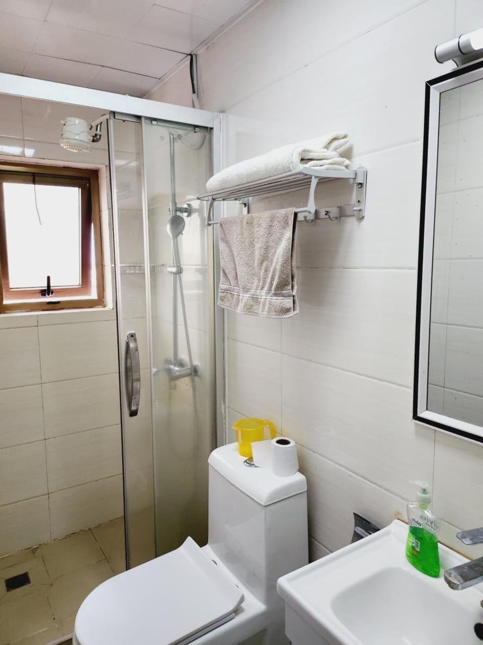 Shower, Toilet, Bathroom, towels