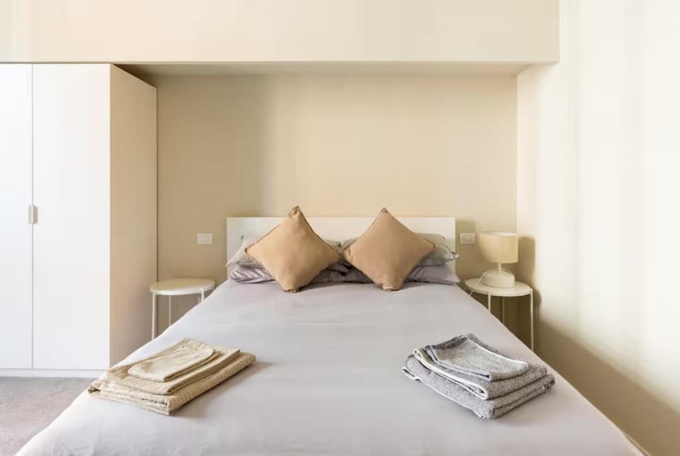 Bed, Photo of the whole room, Bedroom, towels, wardrobe