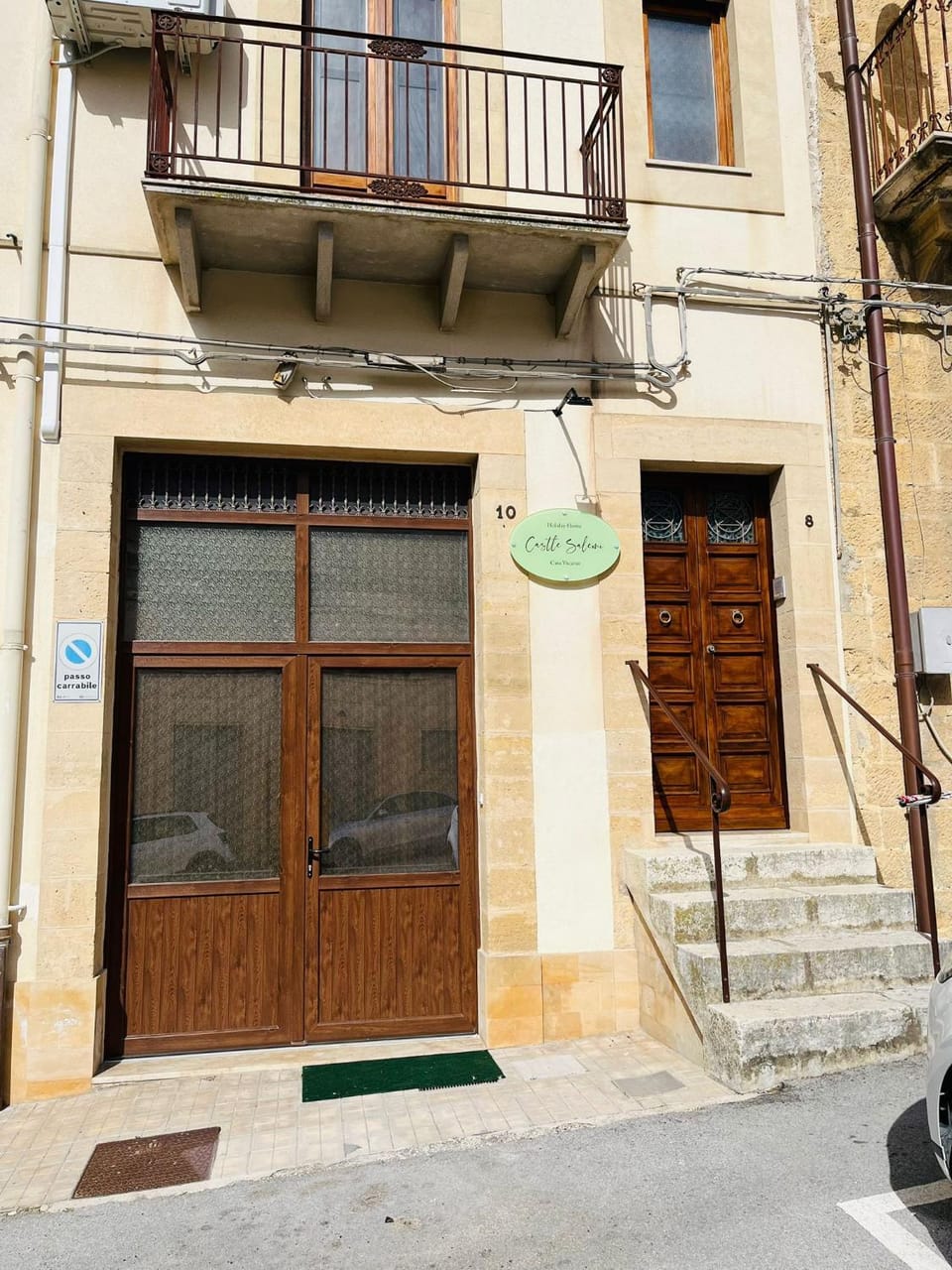 Facade/entrance