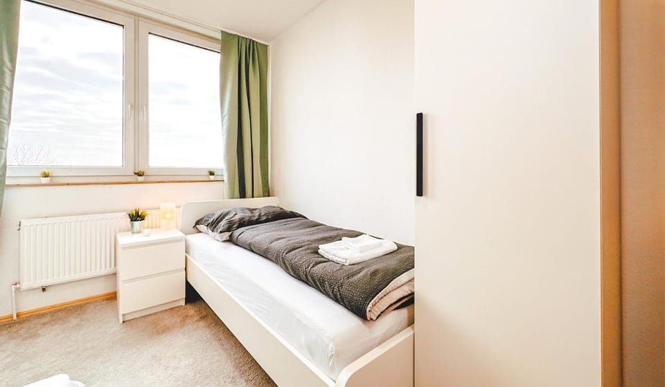 Bed, Photo of the whole room, Bedroom, internet, internet, locker, storage, storage, towels