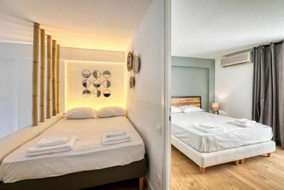 Bed, Photo of the whole room, Bedroom, towels, air conditioner