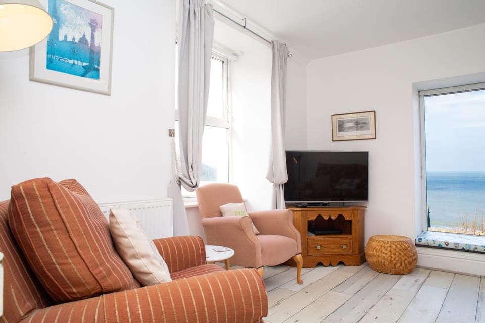 TV and multimedia, Living room, Seating area, Sea view