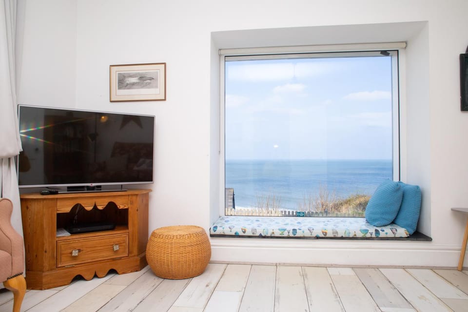 TV and multimedia, Living room, Sea view