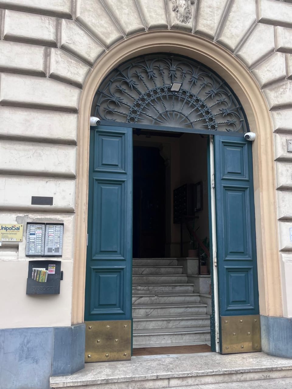 Facade/entrance
