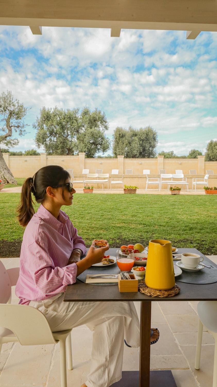 Food and drinks, Guests, Swimming pool, Breakfast