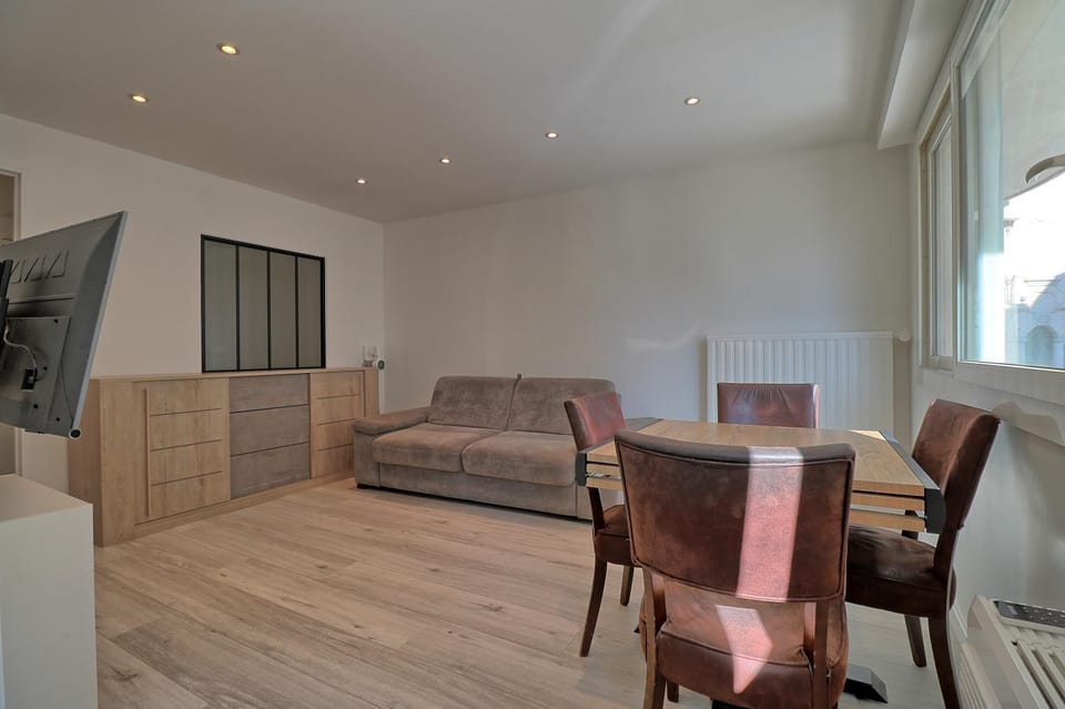 Communal lounge/ TV room, Dining area