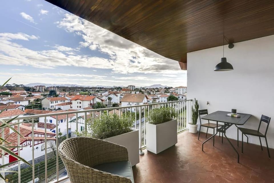 AUTEUIL - Appartement lumineux rénové Apartment in Biarritz