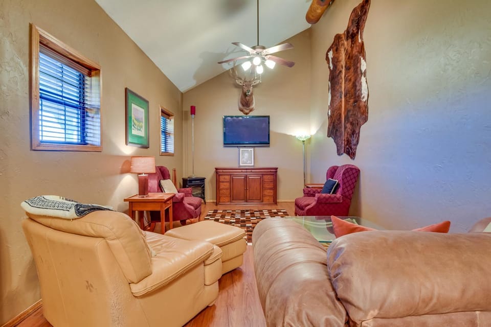 Cozy Strawn Cabin w/ Pool Access - Near Lake! Cabin in Possum Kingdom Lake