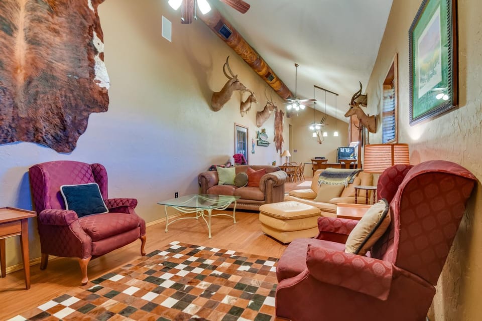 Cozy Strawn Cabin w/ Pool Access - Near Lake! Cabin in Possum Kingdom Lake