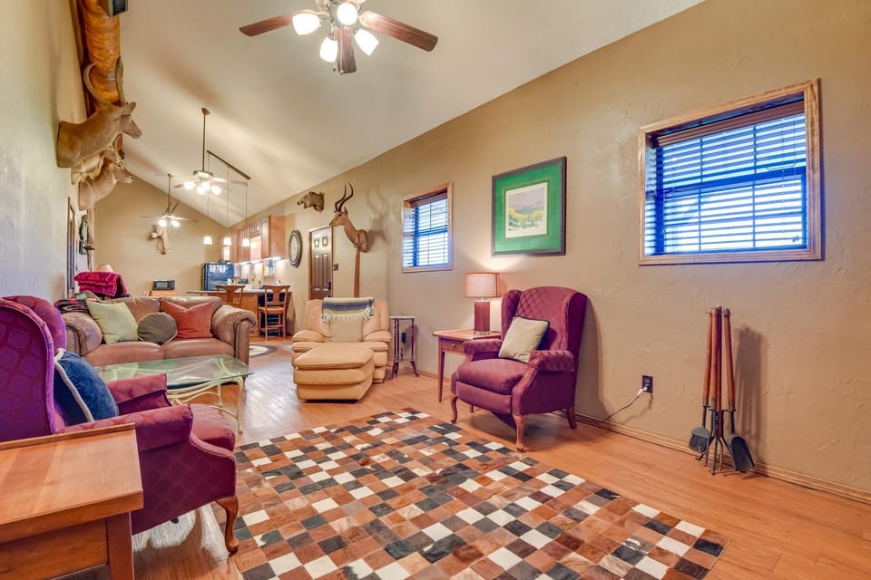 Cozy Strawn Cabin w/ Pool Access - Near Lake! Cabin in Possum Kingdom Lake