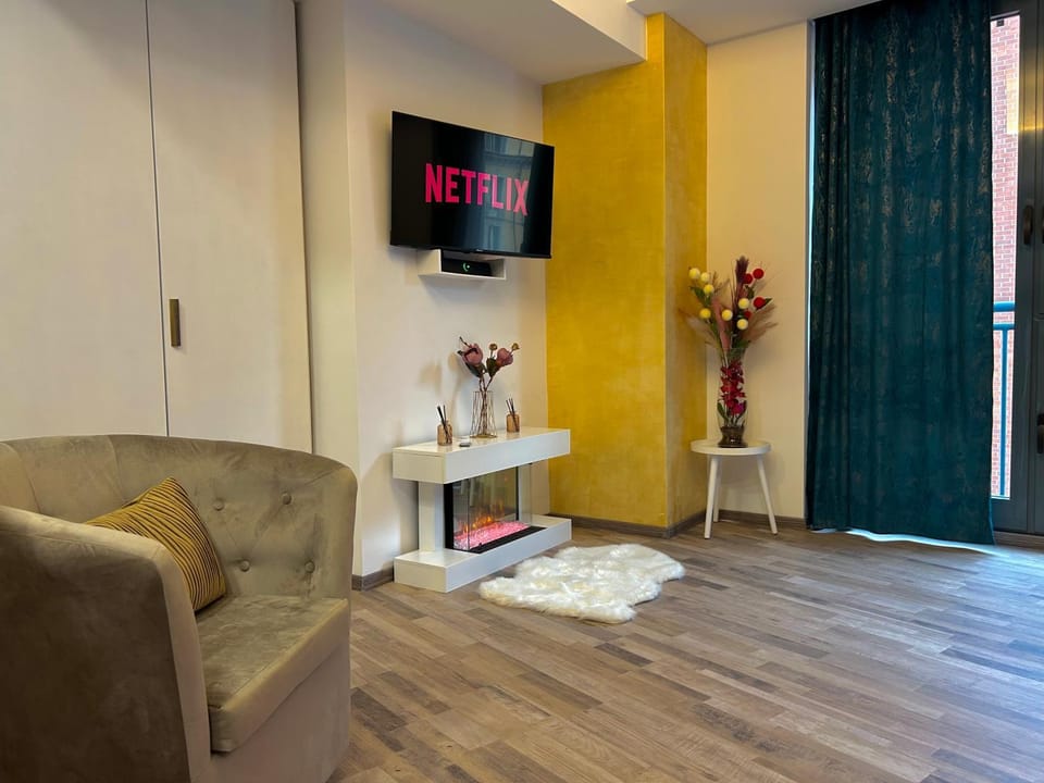 Suite Deluxe - Jacuzzi - Private Parking Apartment in Turin