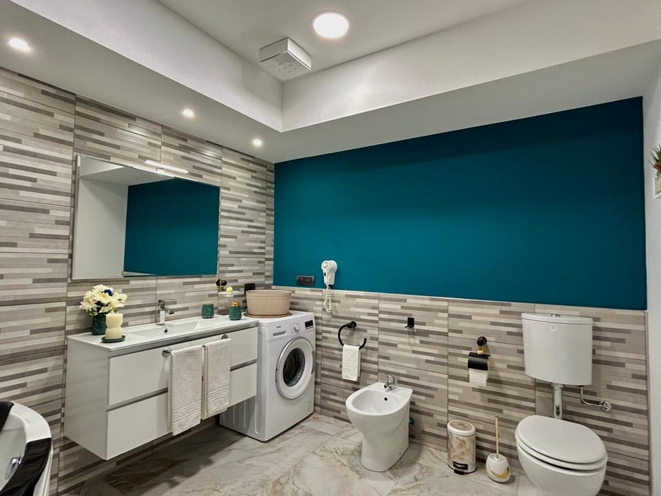 Suite Deluxe - Jacuzzi - Private Parking Apartment in Turin