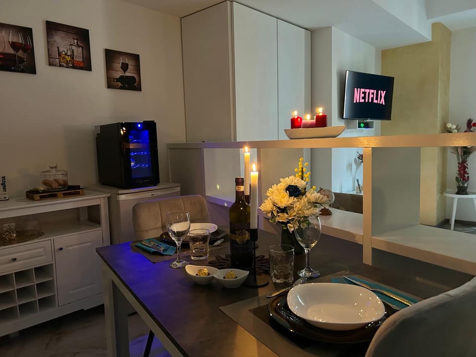 Suite Deluxe - Jacuzzi - Private Parking Apartment in Turin