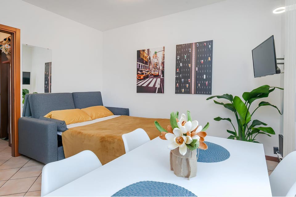 Communal lounge/ TV room, TV and multimedia, Living room