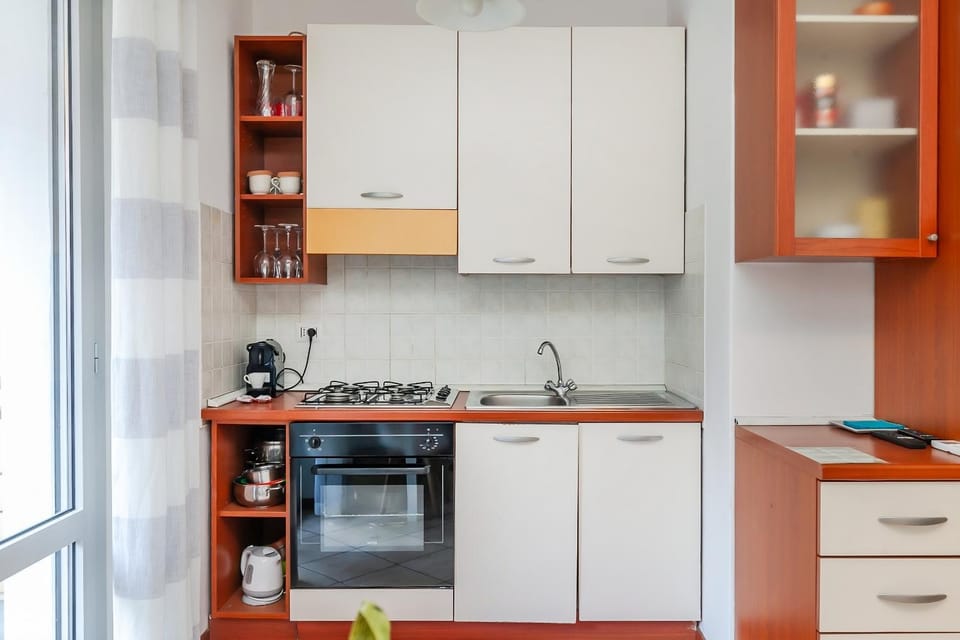 Kitchen or kitchenette, oven, stove