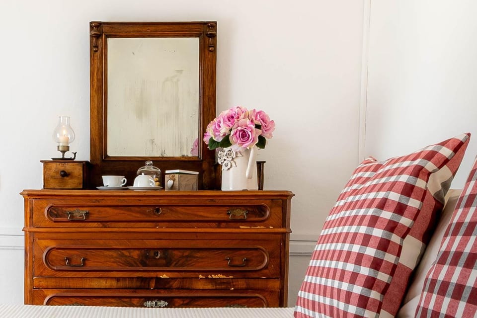 Bed, Photo of the whole room, Decorative detail, Bedroom