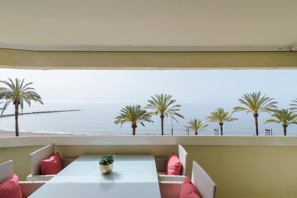 Day, Natural landscape, View (from property/room), Balcony/Terrace, Dining area, Sea view