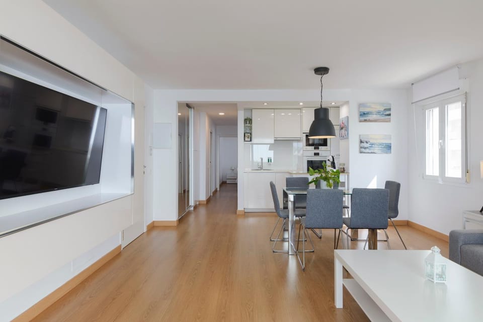 Communal lounge/ TV room, TV and multimedia, Living room, Seating area, Dining area