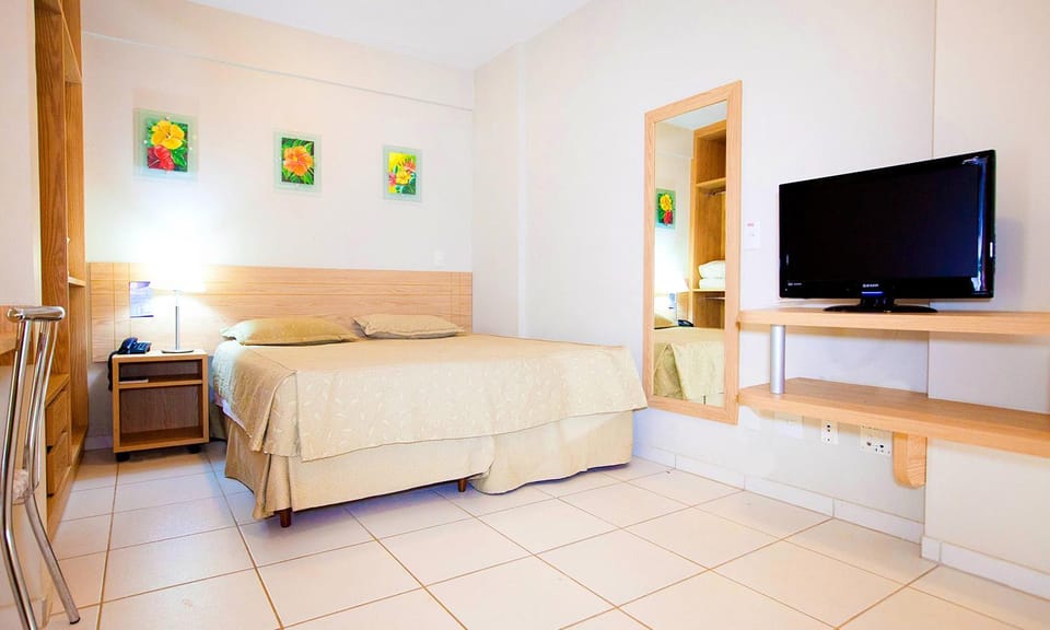 Communal lounge/ TV room, Bed, TV and multimedia, Living room, Photo of the whole room, Seating area, Evening entertainment, Bedroom, hair dresser