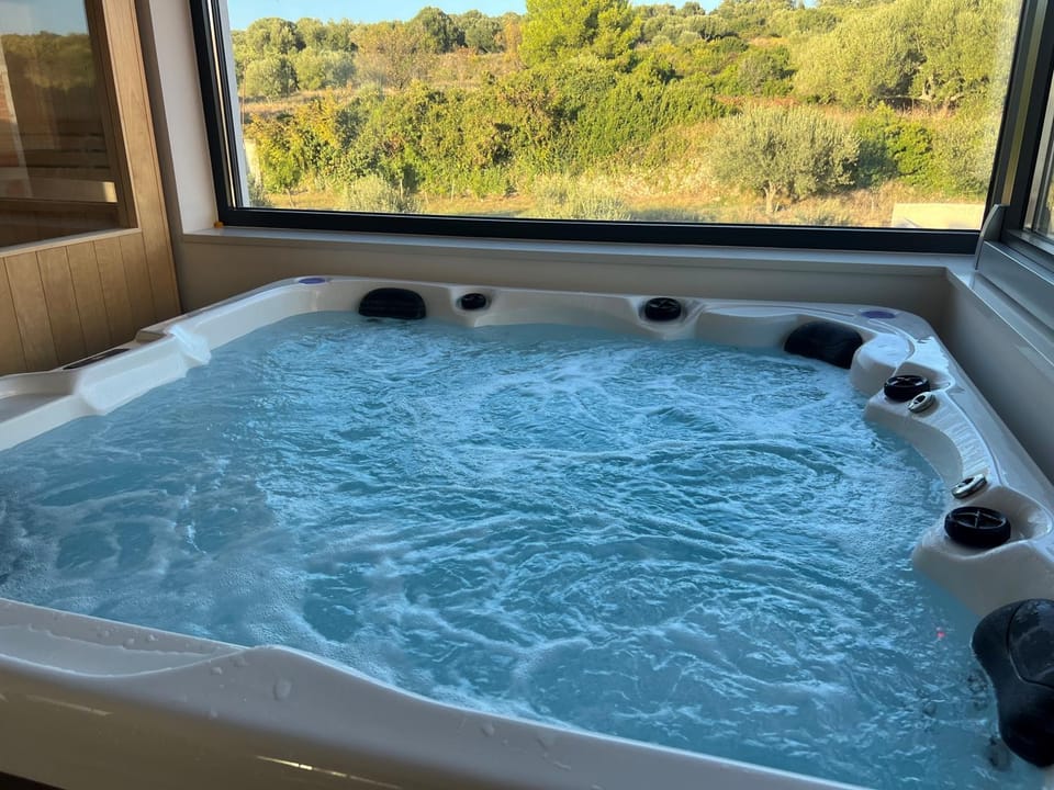 Hot Tub, Hot Tub
