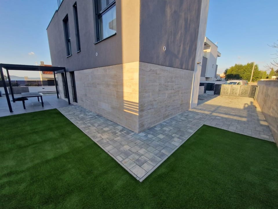 Property building, Garden