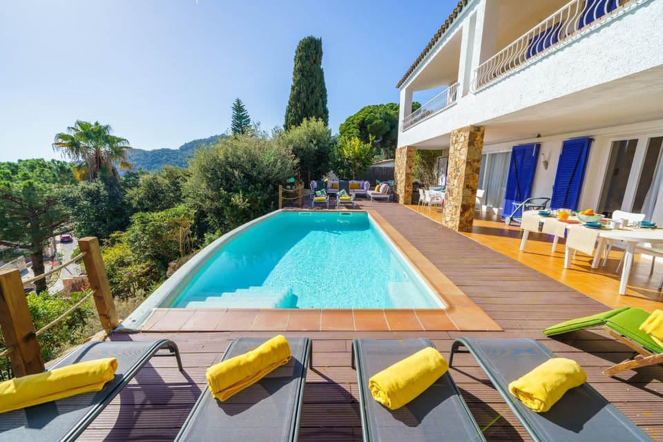 Property building, Spring, Natural landscape, View (from property/room), Balcony/Terrace, Balcony/Terrace, Pool view, Swimming pool, sunbed