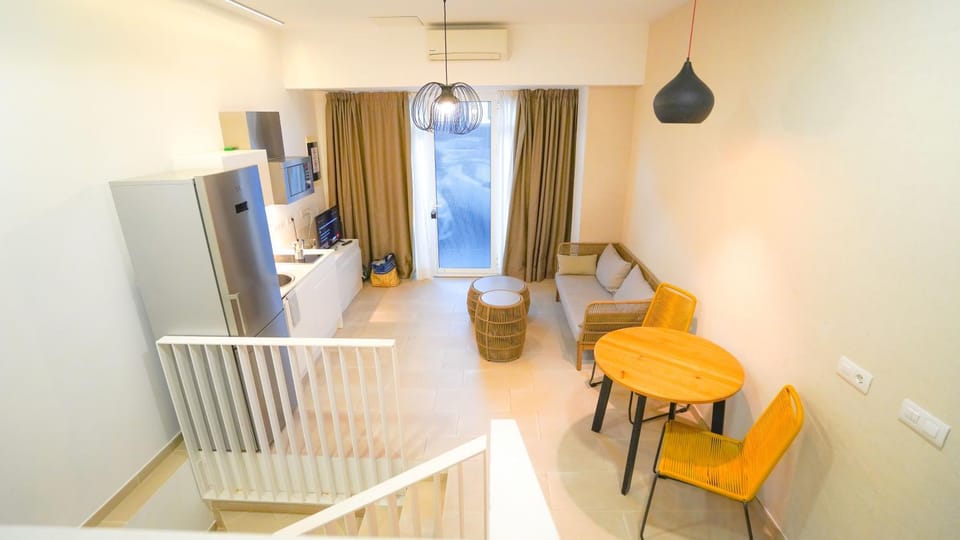 Kitchen or kitchenette, Living room, Photo of the whole room, Seating area, Dining area, internet