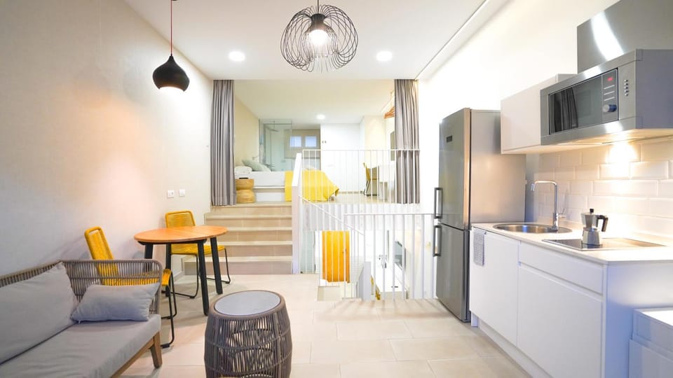 TV and multimedia, Kitchen or kitchenette, Living room, Seating area, Dining area, minibar, stove