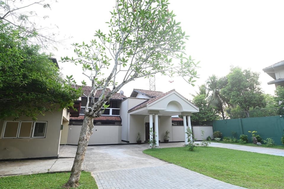 Serene Manor Bed and Breakfast in Western Province