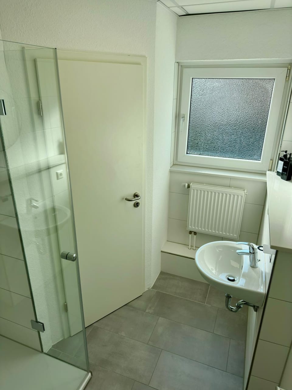 Shower, Bathroom, Photo of the whole room, towels