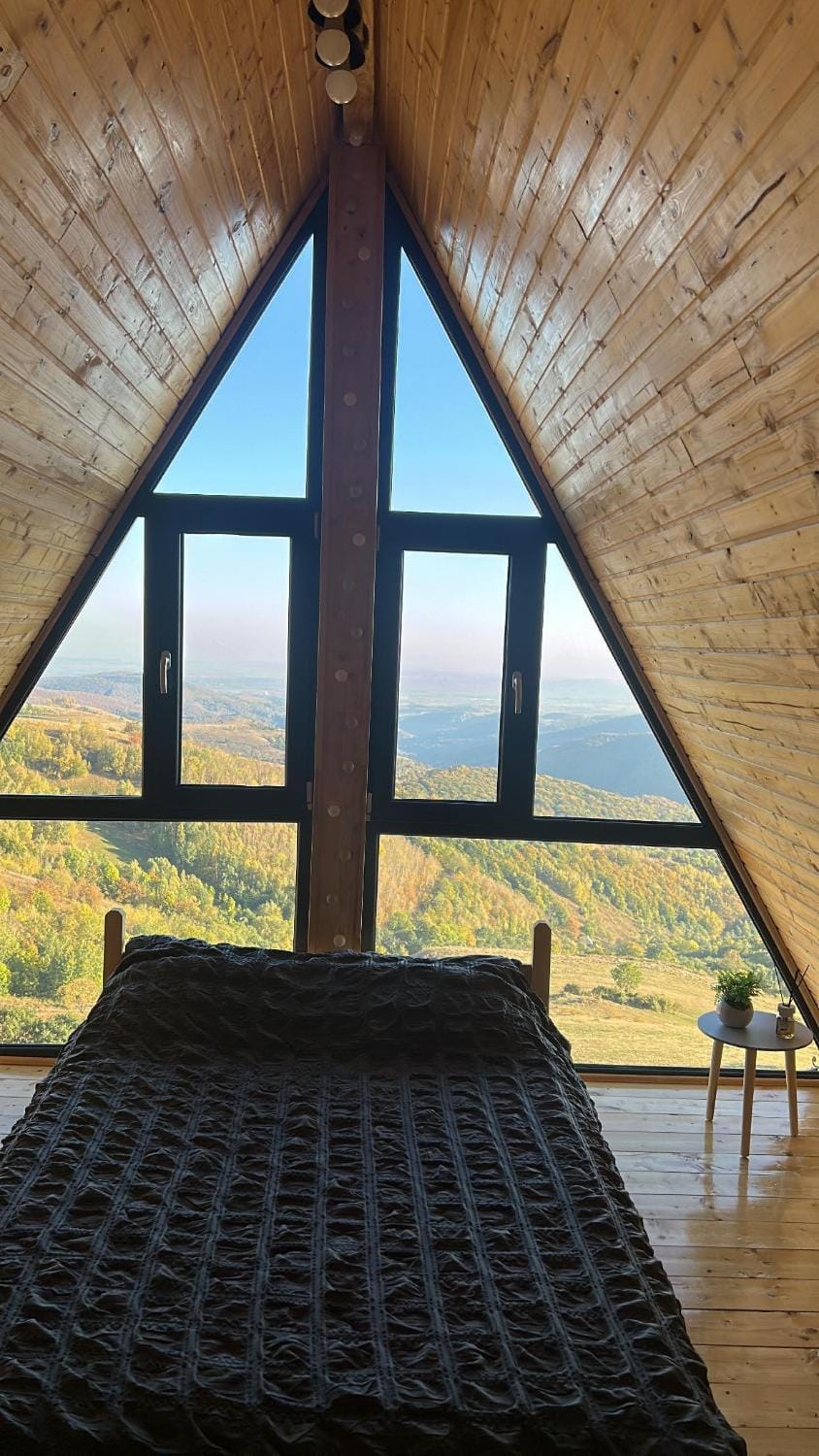 Bedroom, Mountain view