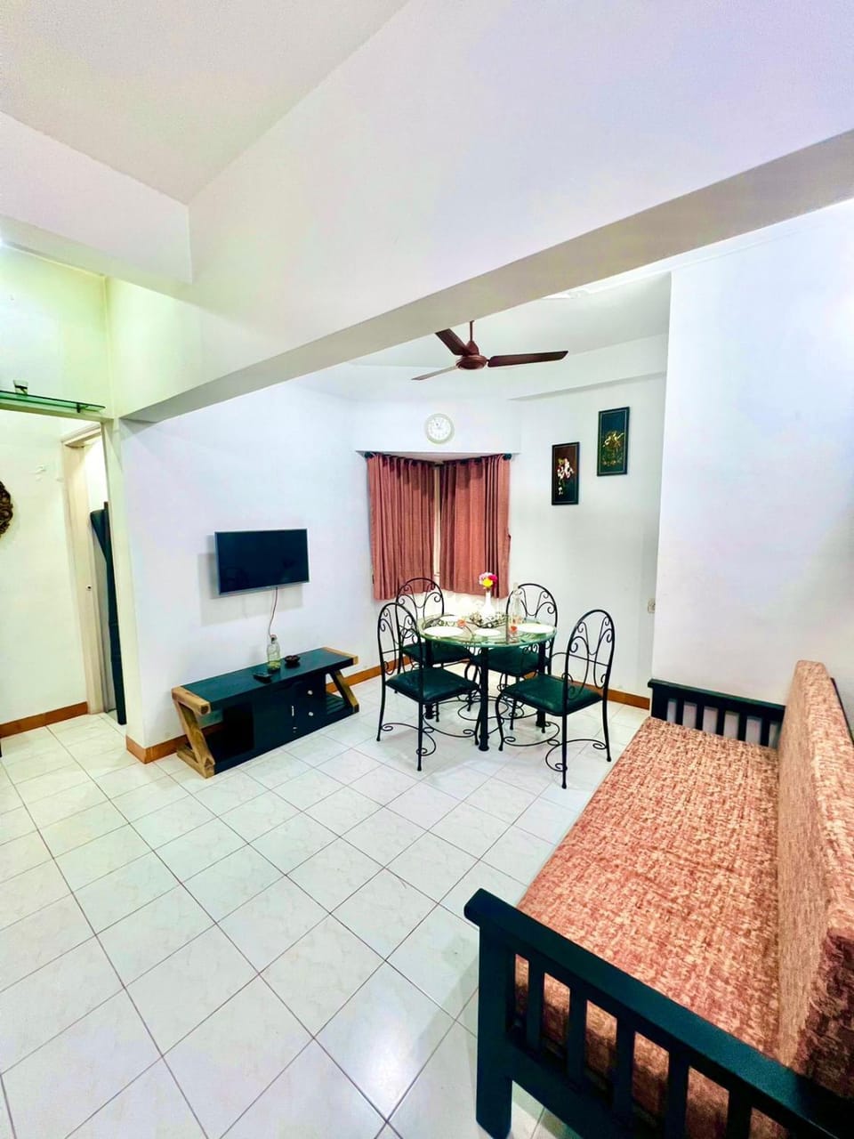 Communal lounge/ TV room, TV and multimedia, Living room, Photo of the whole room, Seating area, Evening entertainment