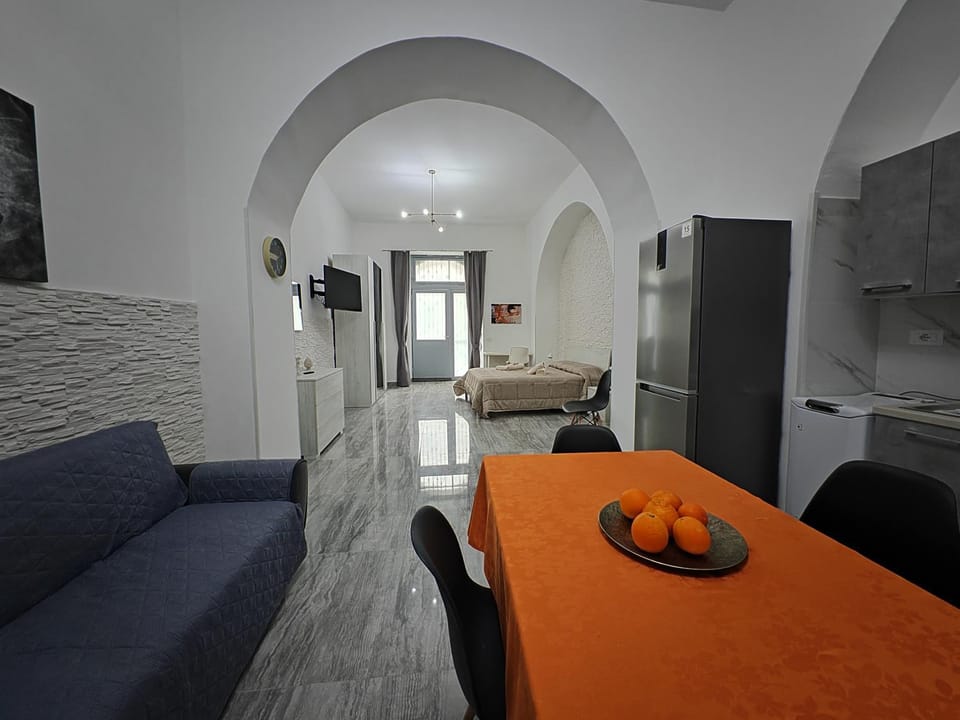 Kitchen or kitchenette, Bedroom