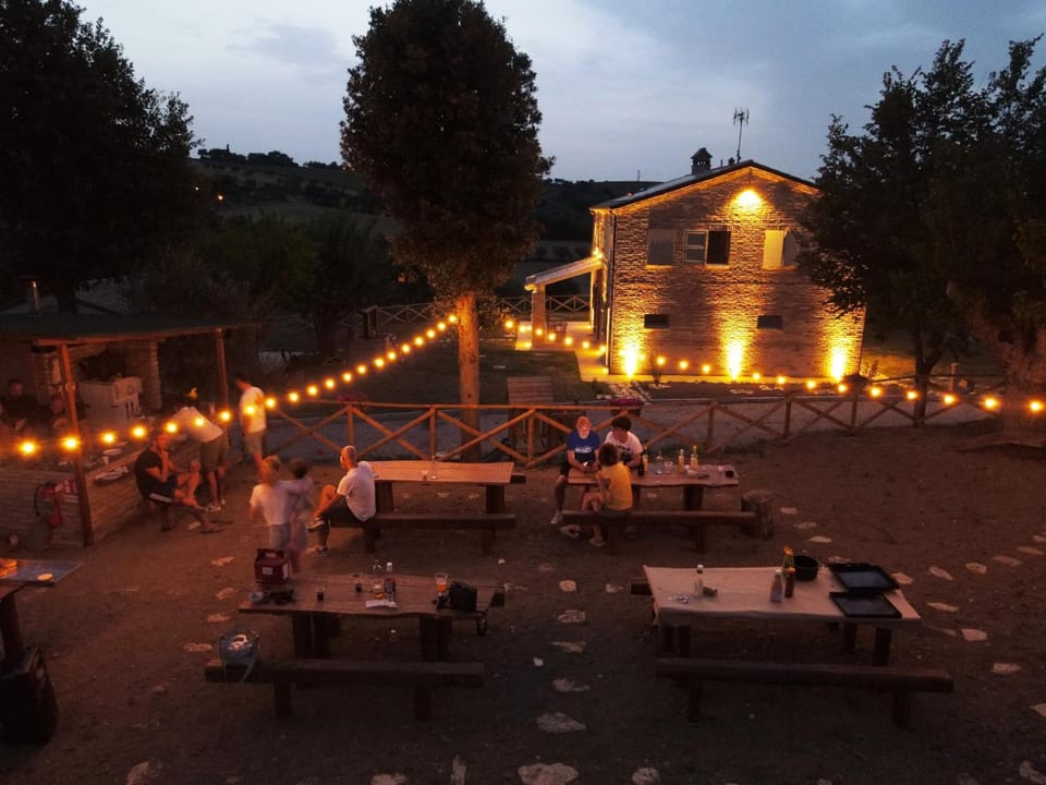 Restaurant/places to eat, BBQ facilities, Kitchen or kitchenette, Communal kitchen