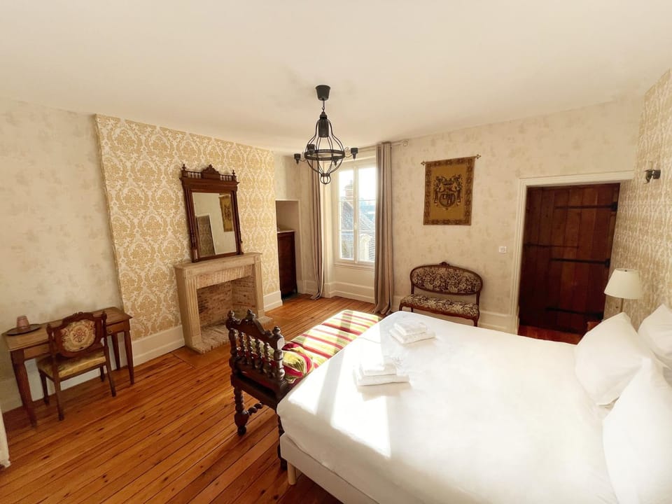 Bed, Photo of the whole room, Decorative detail, Bedroom, fireplace, towels