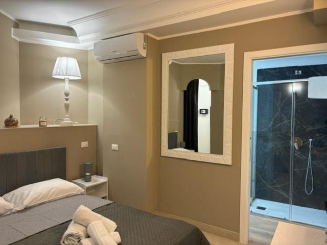 Shower, Bedroom