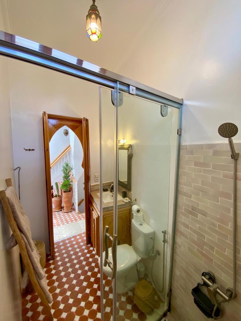 Bathroom, towels