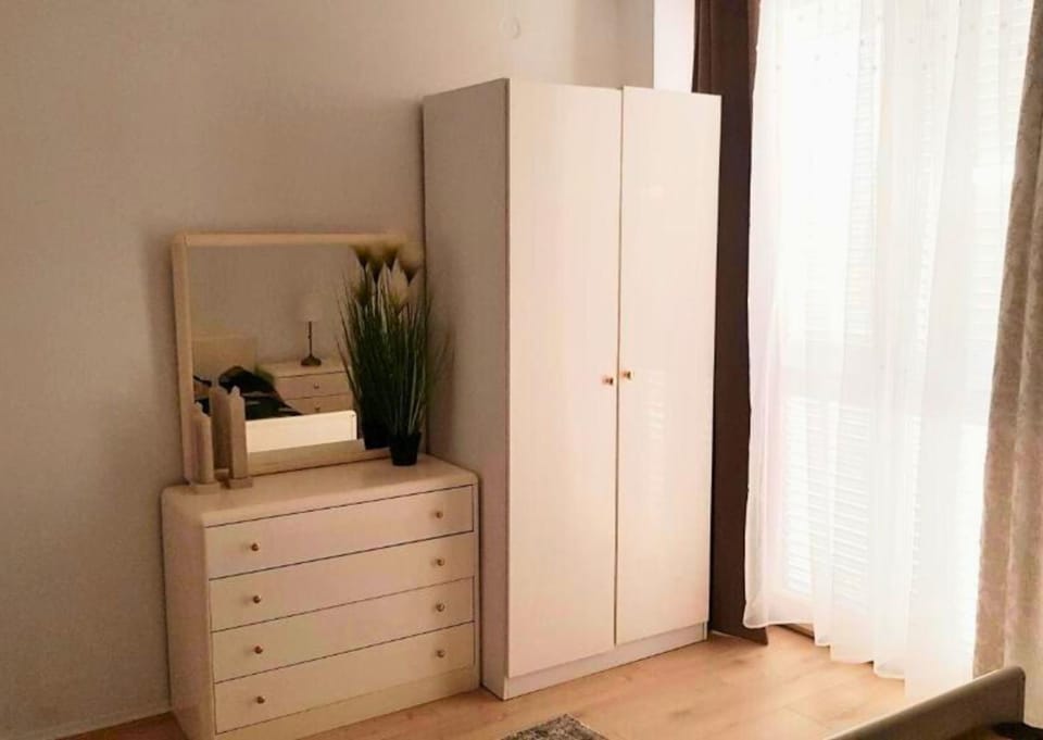 Bedroom, wardrobe