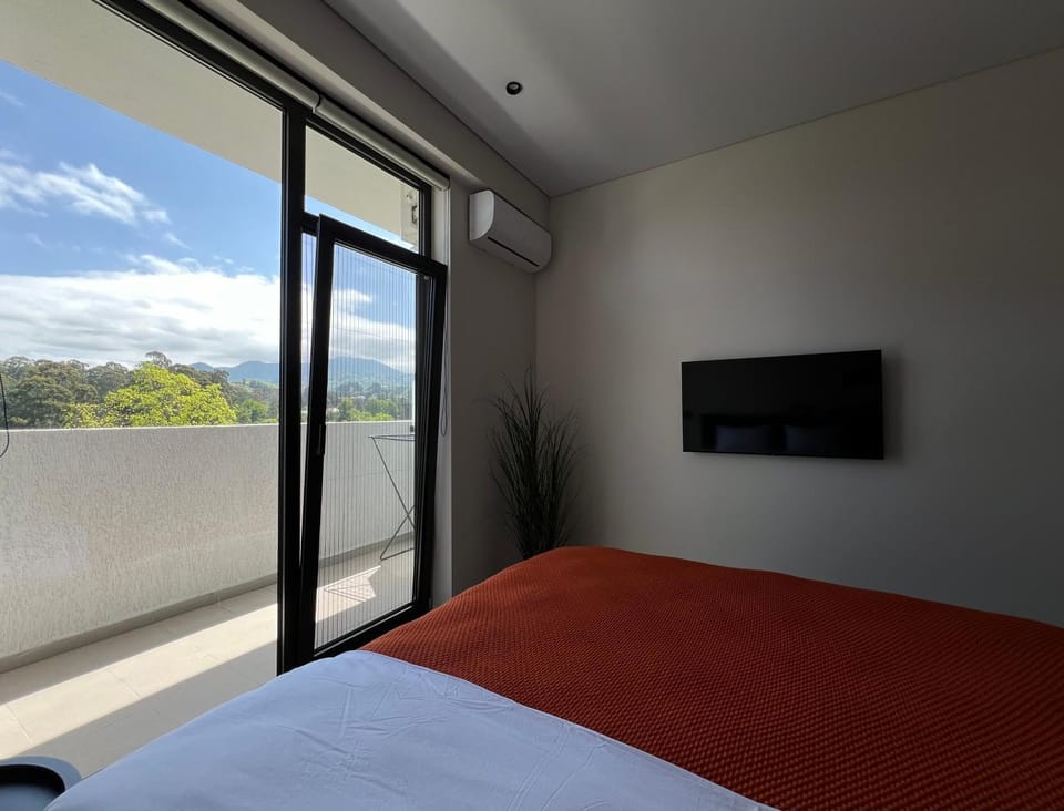 Bed, TV and multimedia, View (from property/room), Photo of the whole room, Bedroom, air conditioner