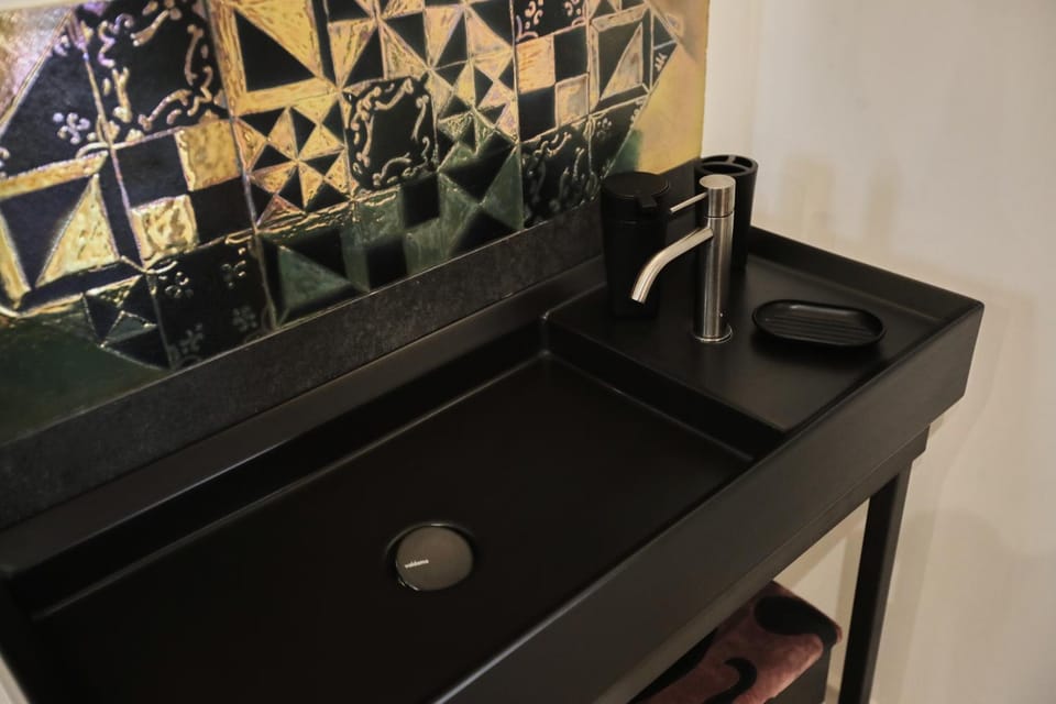 Bathroom, Decorative detail