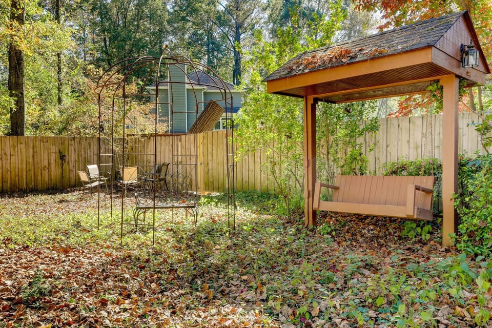 Pet-Friendly Lilburn Duplex w/ Patio & Grills! Apartment in Georgia