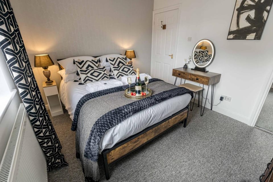 The Catalina Breeze by Grandeur Property Apartment in Poole