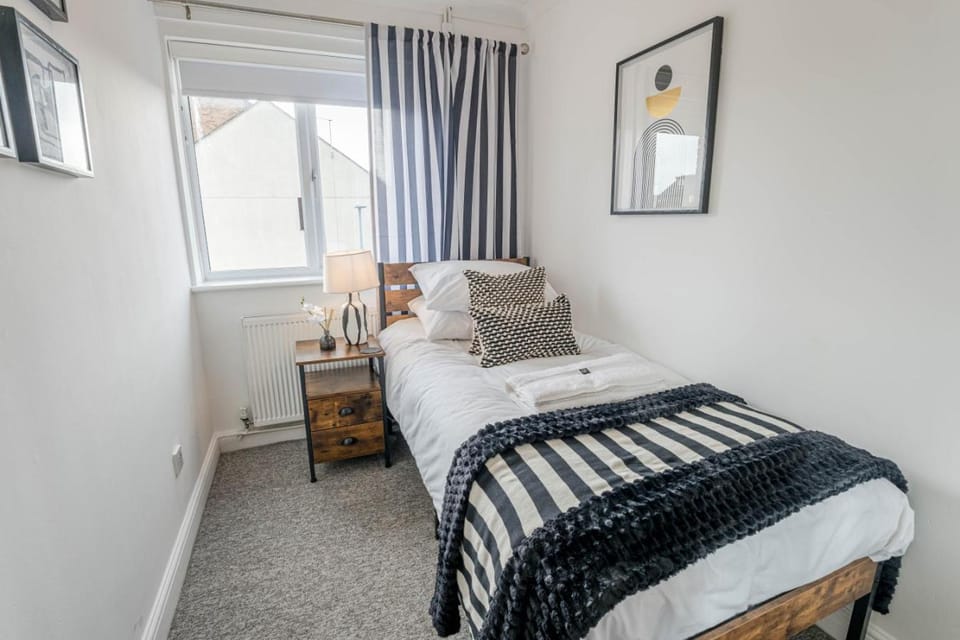 The Catalina Breeze by Grandeur Property Apartment in Poole