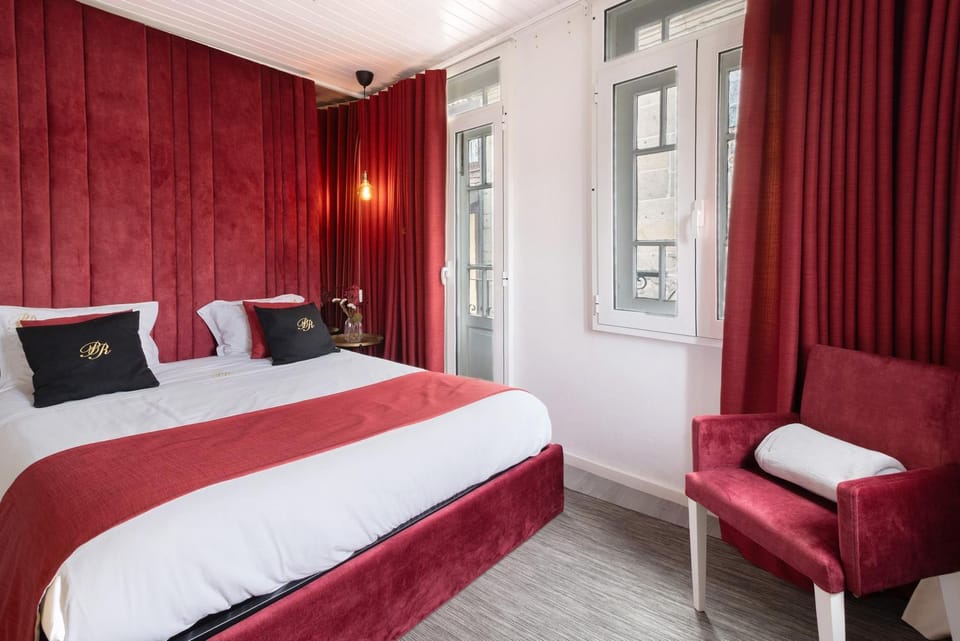 Property building, Living room, Bedroom