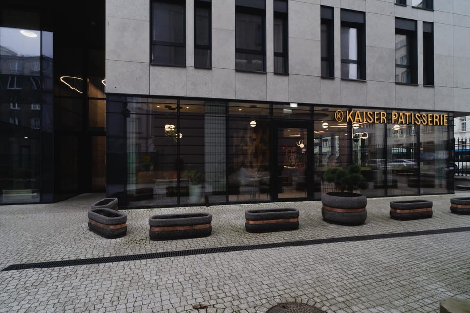 Property building, Restaurant/places to eat