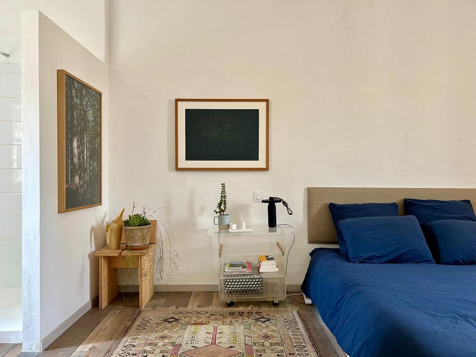 Photo of the whole room, Bedroom