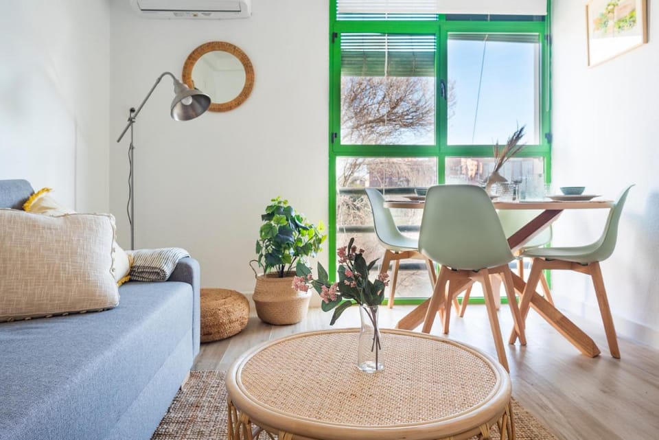 Living room, Seating area, Dining area, air conditioner