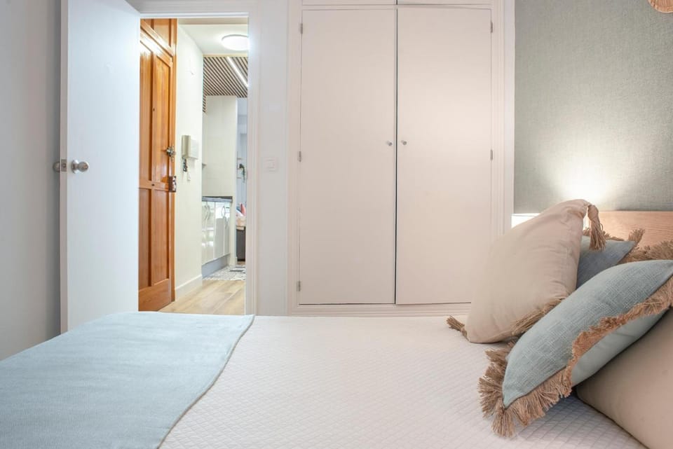 Bed, Photo of the whole room, Bedroom, towels, wardrobe