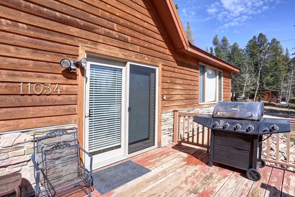 Alpine Getaway - Private House in North Lawrence