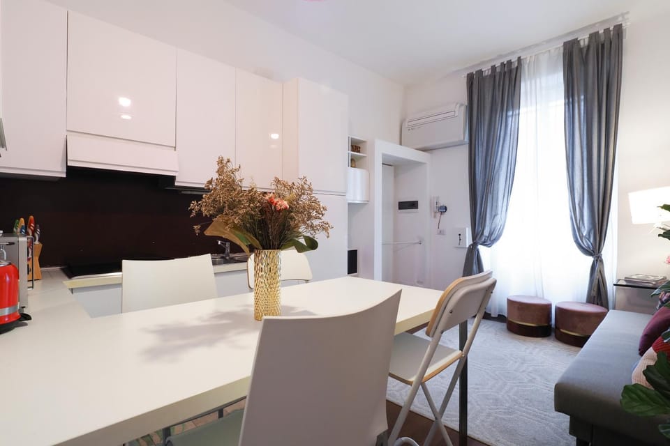 Kitchen or kitchenette, Living room, Seating area, Dining area, stove, air conditioner
